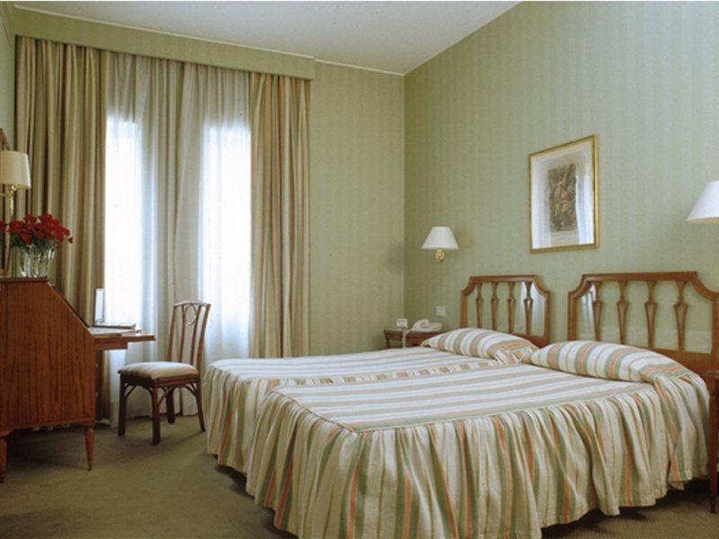 Hotel Commodore Rome Room photo
